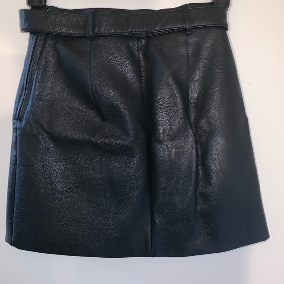 H&M | Black Faux Leather Short Skirt - Picture 2 of 8
